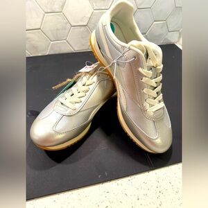 Reebok Woman’s Fiori Sneakers Silver Black White NEW Size 8 Low Tops